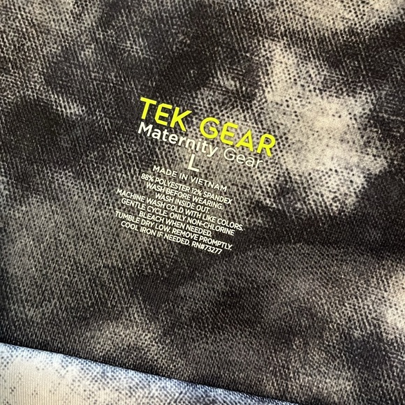 Tek Gear maternity cropped yoga pants, size L, color navy blue and white - Picture 9 of 9